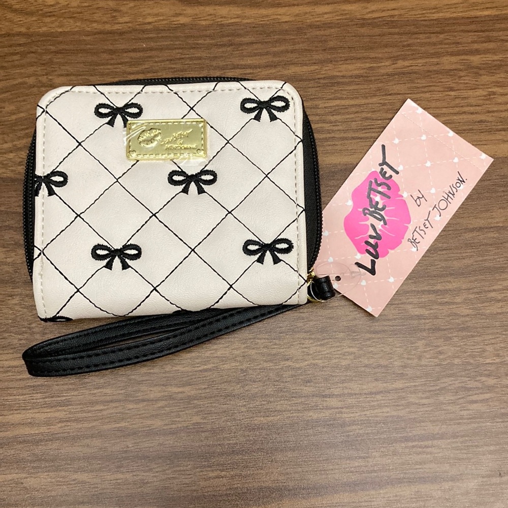 Luv Betsey Johnson Black White Bow Zip Around Wallet
